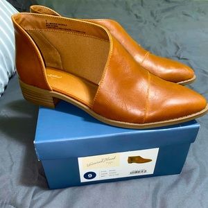 Universal Thread Wenda Cut Out Booties